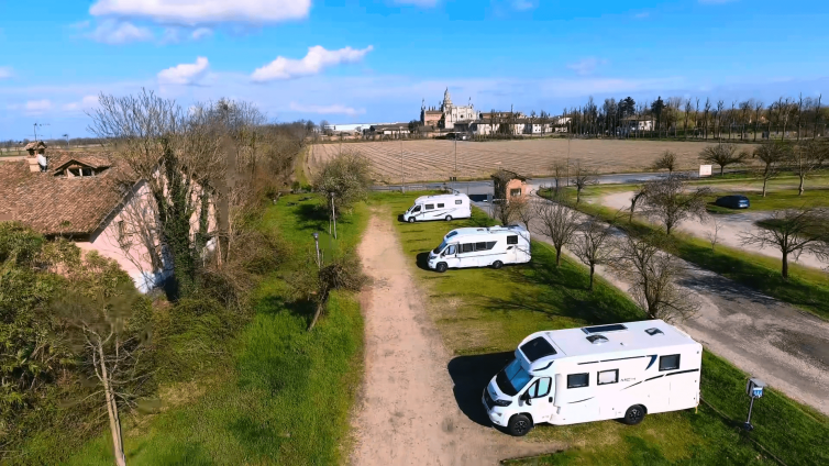 Area Sosta Camper a Certosa di Pavia (PV) Lombardia